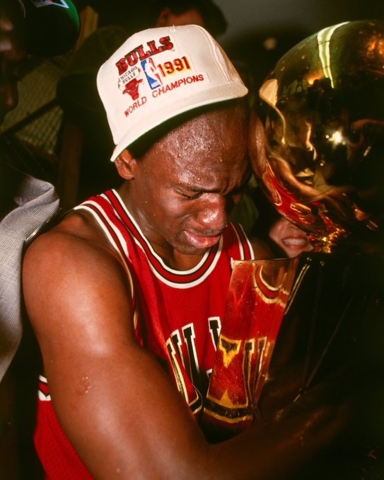 高光时刻:车手赢得世界冠军的经典瞬间的简单介绍 高光时刻:车手赢得世界冠军的经典瞬间的简单介绍