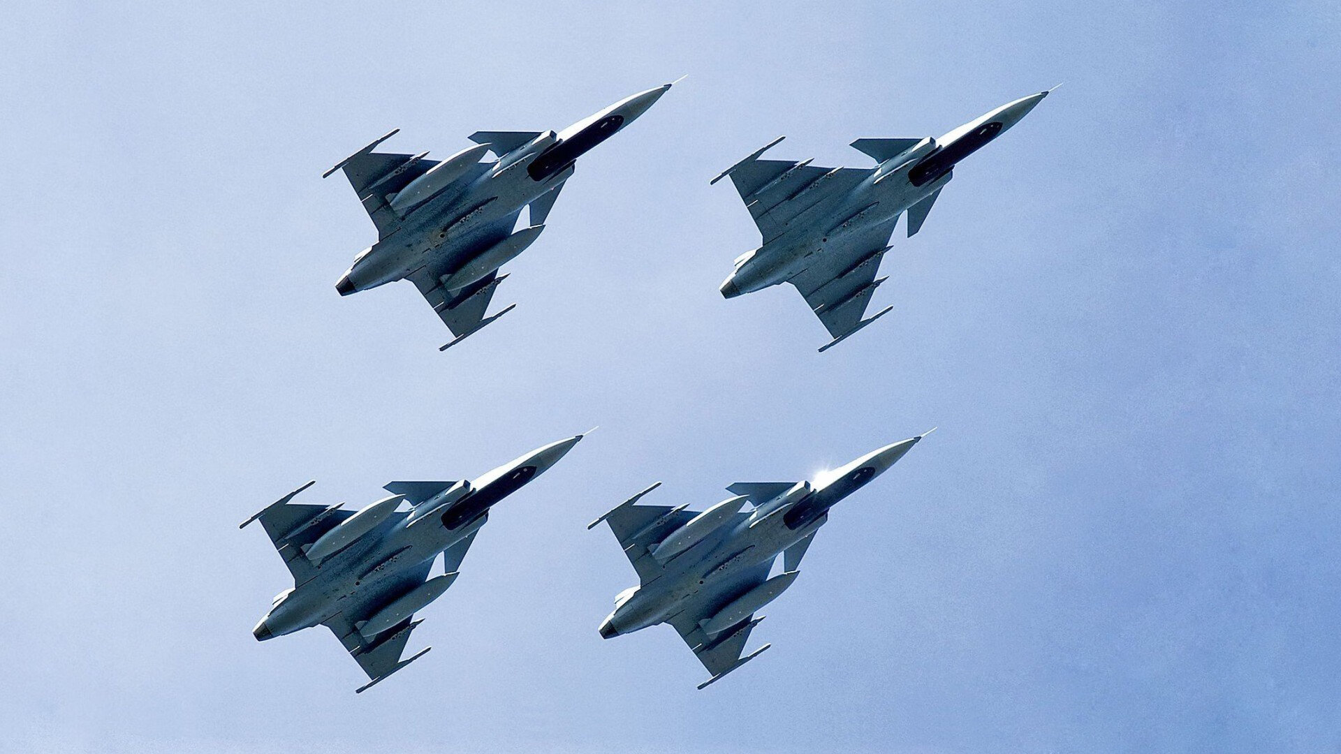 b体育在线平台-国内足球产业链“人才+设备+场馆”融合发展格局形成，足球产业主要经营内容