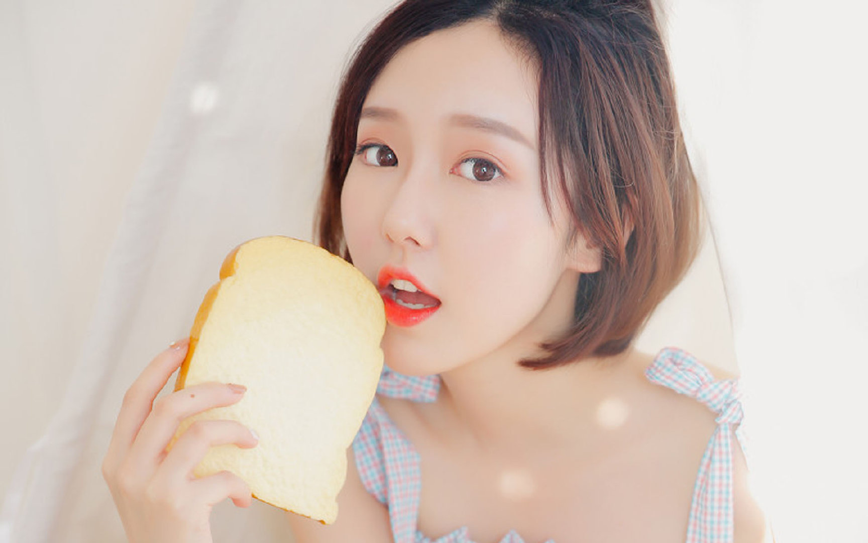 b体育APP-女子仰泳中德日选手势均力敌，女子仰泳运动员