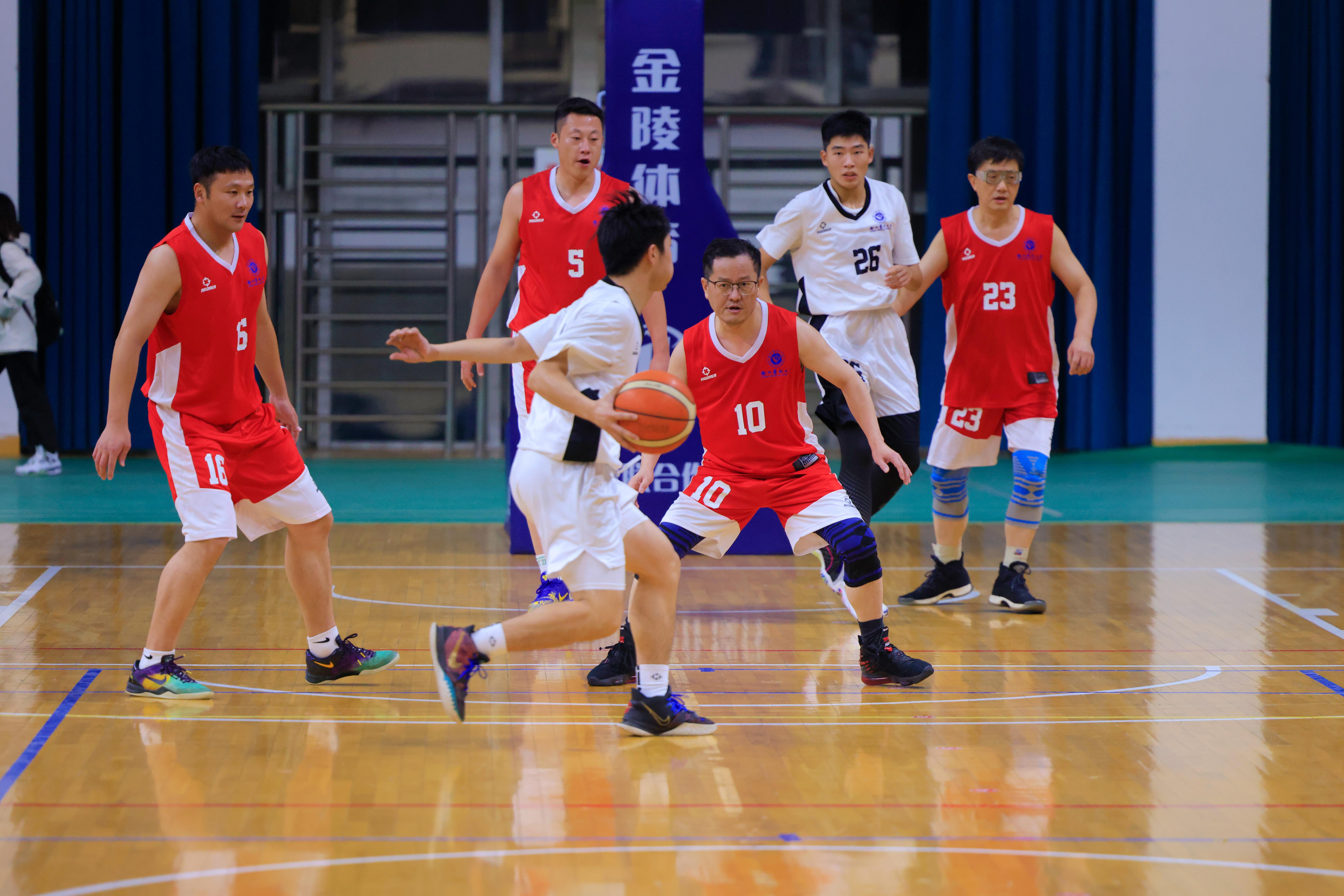 包含B体育官方网址：篮球主题的音乐MV创作：用音乐和影像传递篮球的激情的词条