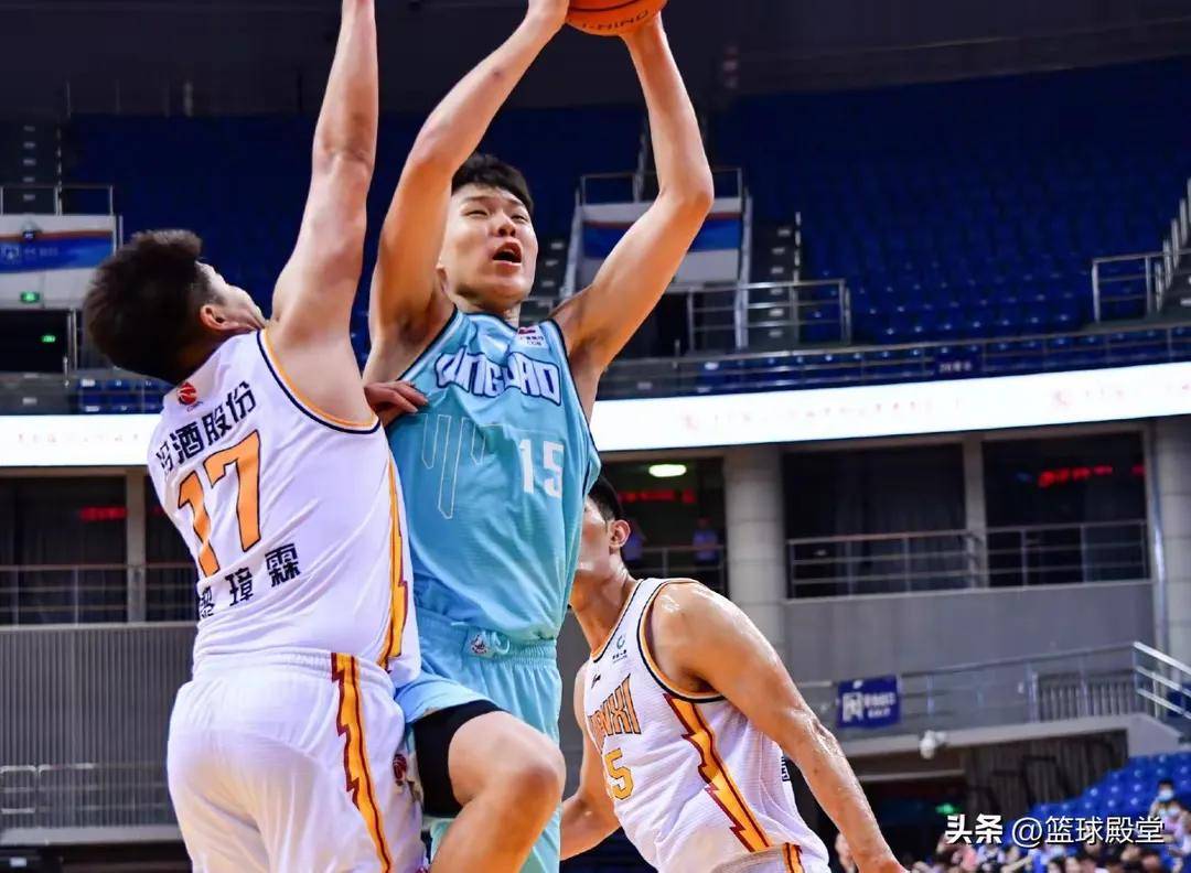 B体育官方网址：CBA选秀球员试训营开营，展现潜力争取机会