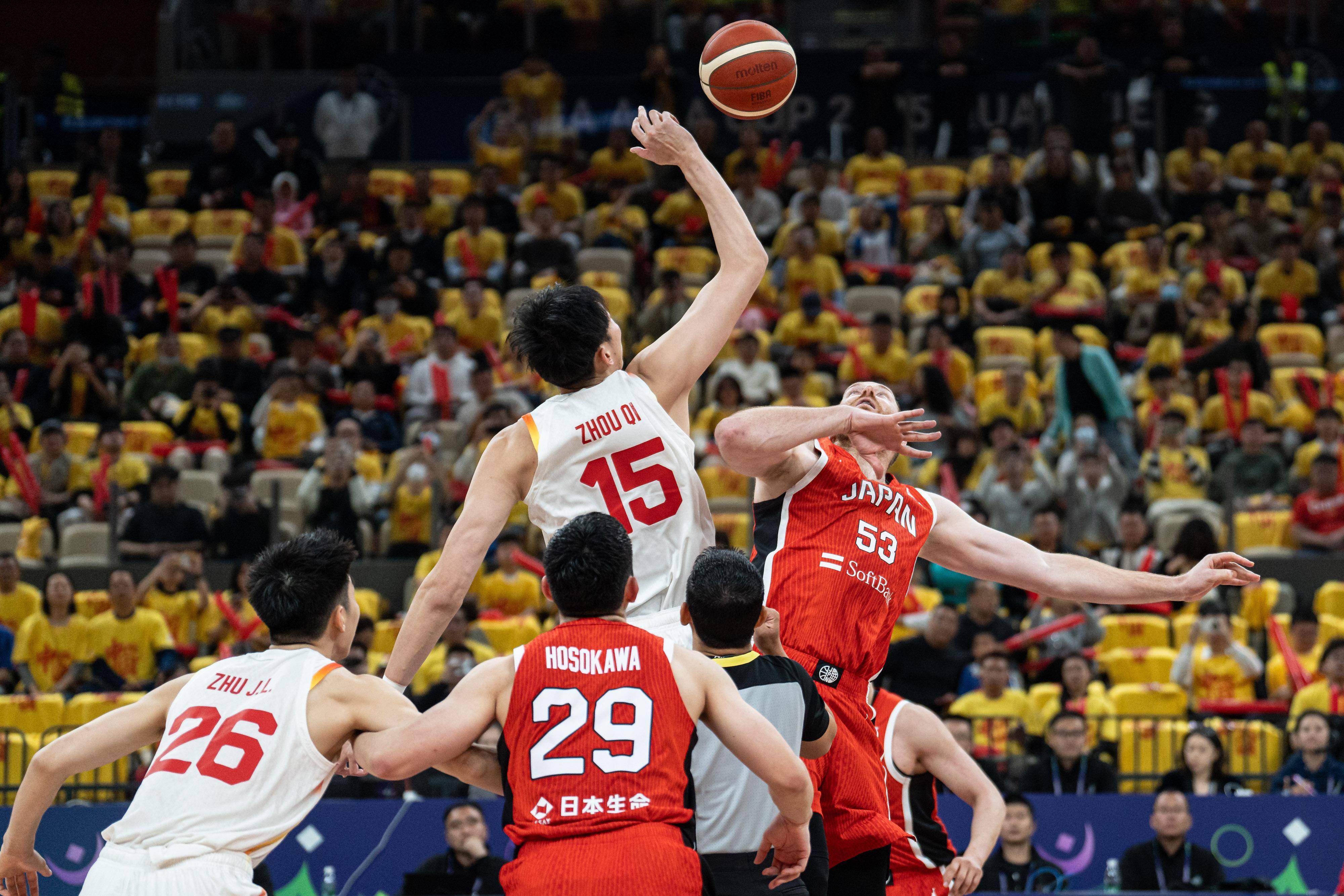 B体育官方网址：中国篮球，如何在国际舞台上展现中国篮球的实力？的简单介绍