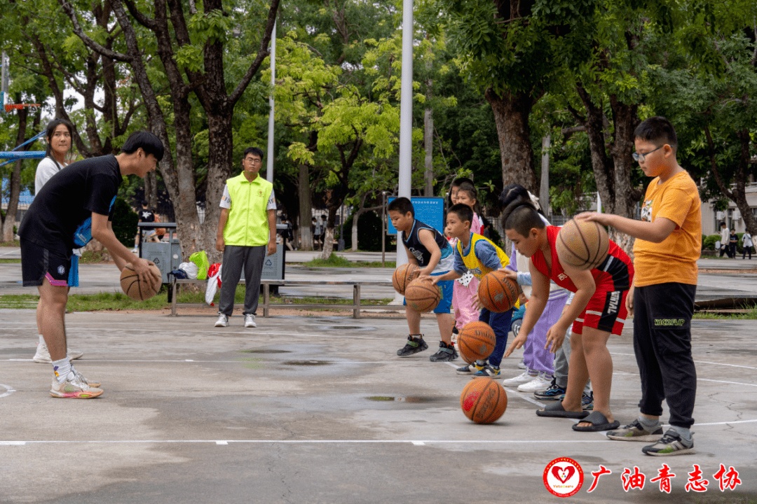 包含B体育官方网址：篮球公益：用篮球传递希望，帮助更多孩子实现梦想的词条