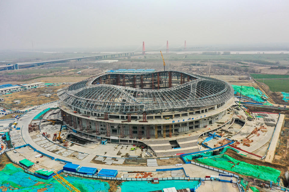 B体育平台:中国足球场地设施的建设与利用效率