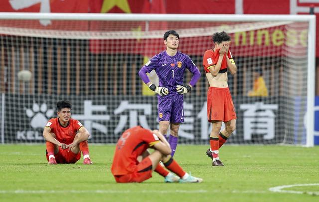 B体育平台:中国男足最新阵容“史上最弱”？球迷：输球是必然的！的简单介绍