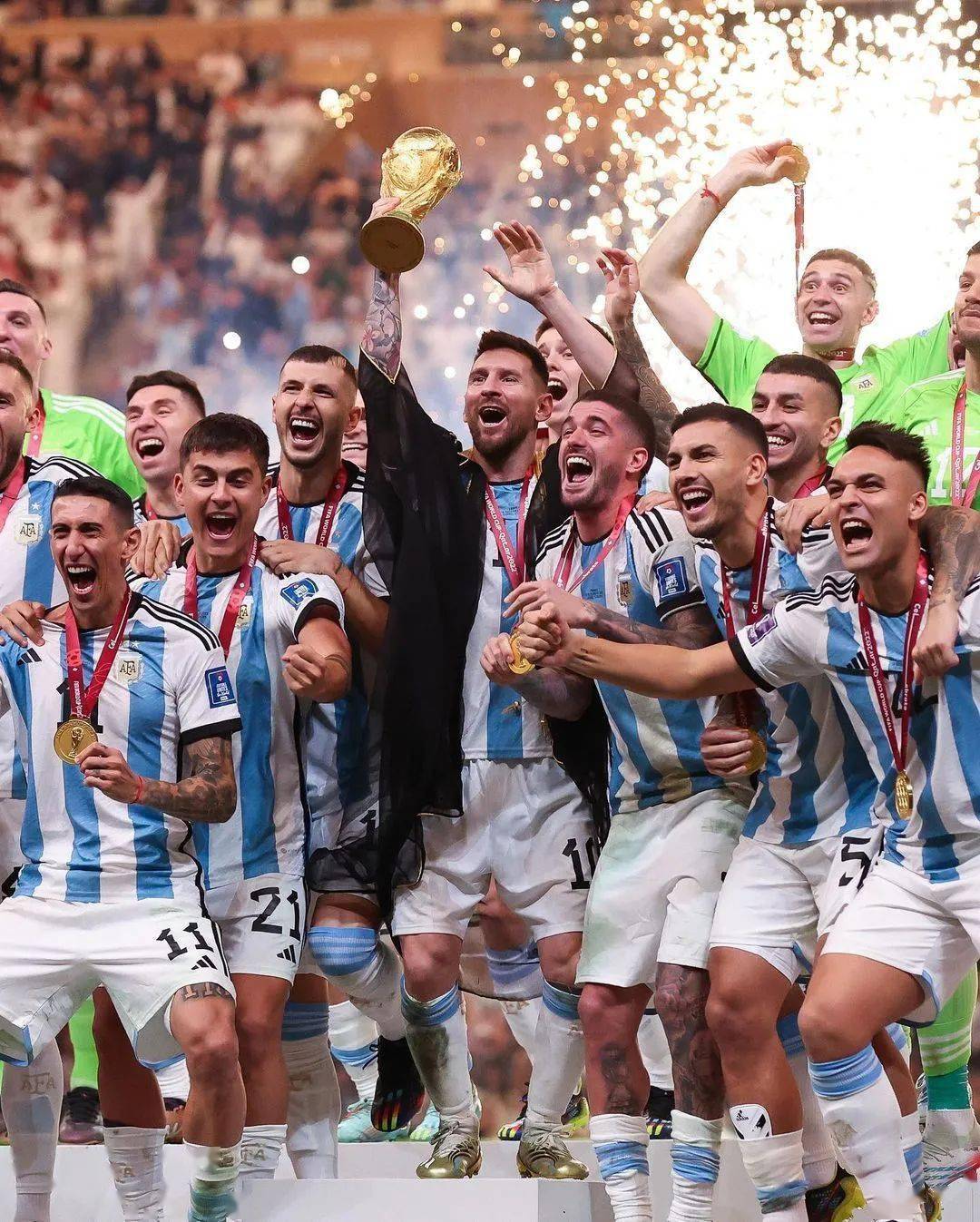 包含B体育:世界杯的历史经典比赛，回顾难忘时刻的词条